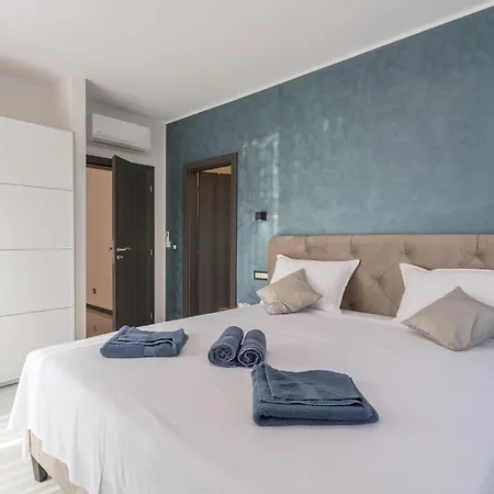 度假居 4 Bedroom Beautiful In 罗维尼村