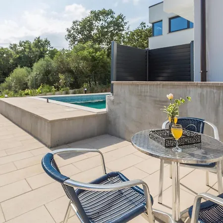 4 Bedroom Beautiful In