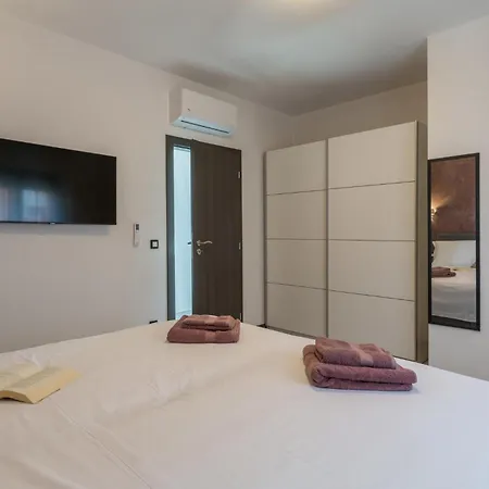 Holiday home 4 Bedroom Beautiful In *