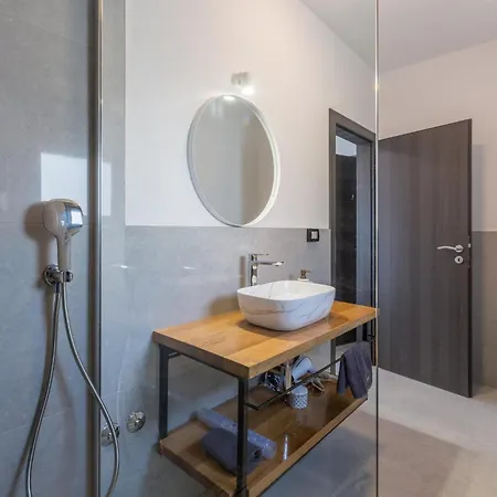 Holiday home 4 Bedroom Beautiful In Rovinjsko Selo