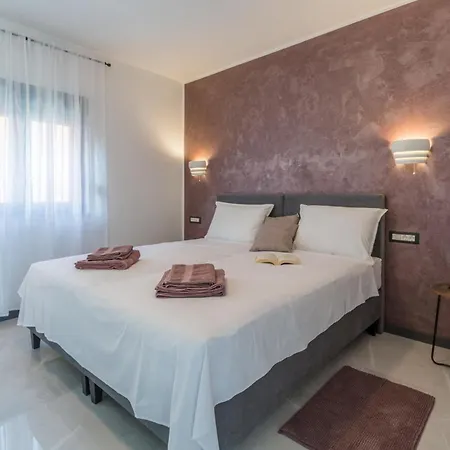 4 Bedroom Beautiful In Holiday home Rovinjsko Selo
