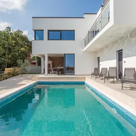 4 Bedroom Beautiful In *