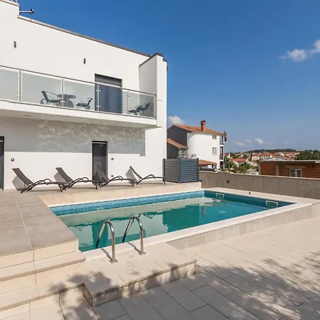 4 Bedroom Beautiful In Rovinjsko Selo