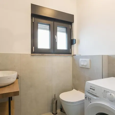 4 Bedroom Beautiful In Holiday home *
